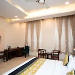 Hotel Radiance Courtyard