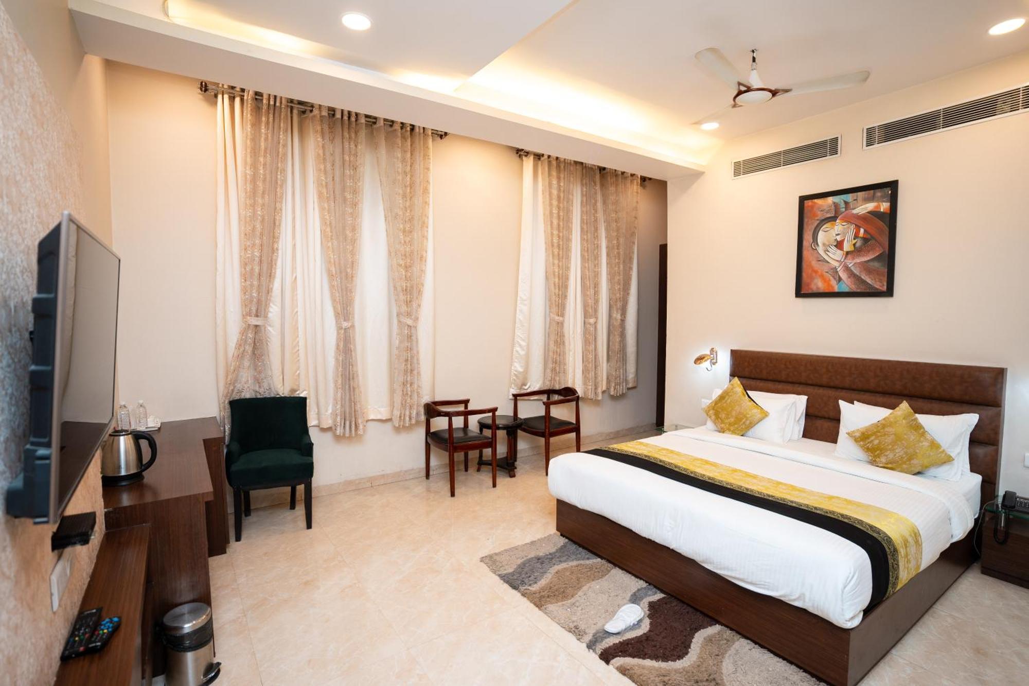 Radiance Courtyard * Varanasi